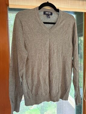 Lands' End Men's V-Neck Sweater in Heather Gray